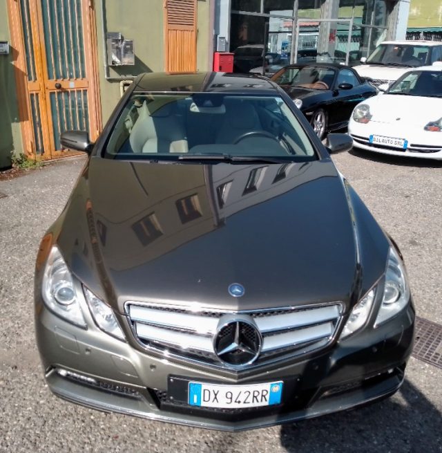 MERCEDES-BENZ E 350 CGI Coupé BlueEFFICIENCY PELLE PERFETTA PERMUTE Immagine 1