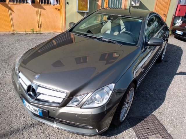 MERCEDES-BENZ E 350 CGI Coupé BlueEFFICIENCY PELLE PERFETTA PERMUTE Immagine 2