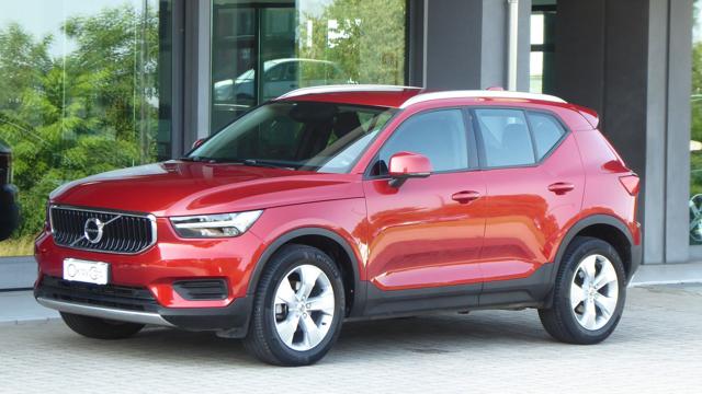 VOLVO XC40 T3 Geartronic Momentum Immagine 0