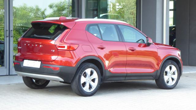 VOLVO XC40 T3 Geartronic Momentum Immagine 2