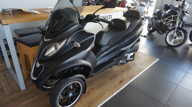 PIAGGIO MP3 300 LT guidabile con patente B Immagine 4