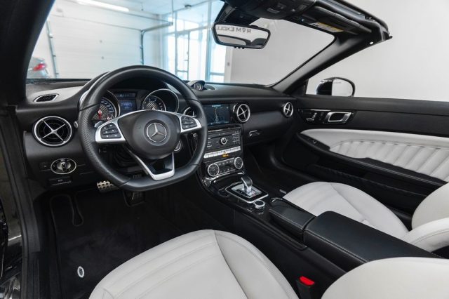 MERCEDES-BENZ SLC 300 AMG line / Designo Immagine 3