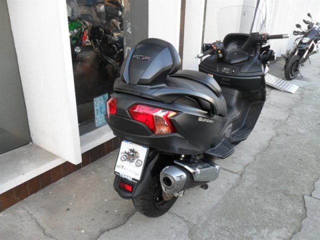 SUZUKI Burgman 650 Executive ABS Immagine 2