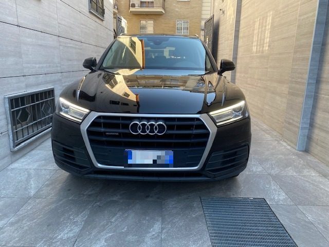 AUDI Q5 40 TDI quattro S tronic Business Design Immagine 1