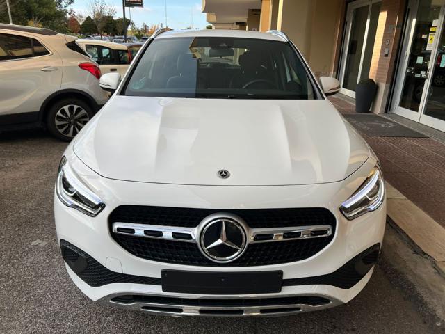 MERCEDES-BENZ GLA 200 d Automatic Sport Immagine 3