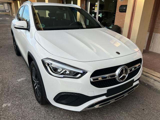 MERCEDES-BENZ GLA 200 d Automatic Sport Immagine 2