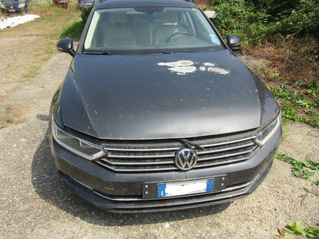 VOLKSWAGEN Passat Variant 2.0 TDI DSG Business BlueMotion Tech Immagine 1