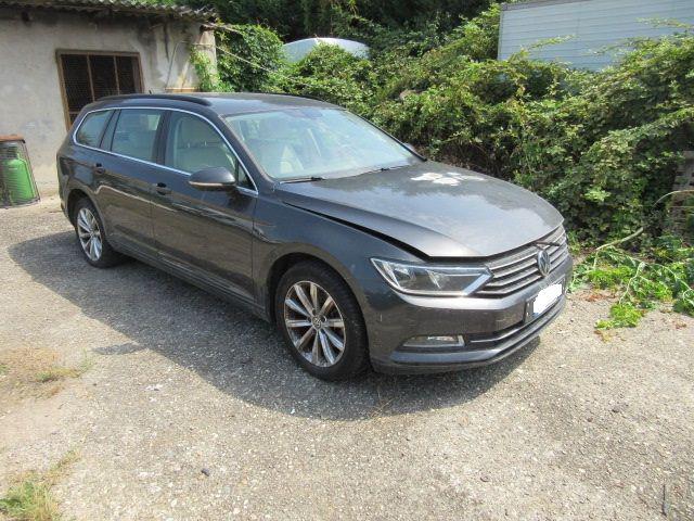 VOLKSWAGEN Passat Variant 2.0 TDI DSG Business BlueMotion Tech Immagine 0