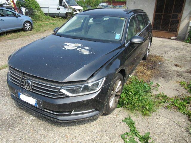 VOLKSWAGEN Passat Variant 2.0 TDI DSG Business BlueMotion Tech Immagine 2