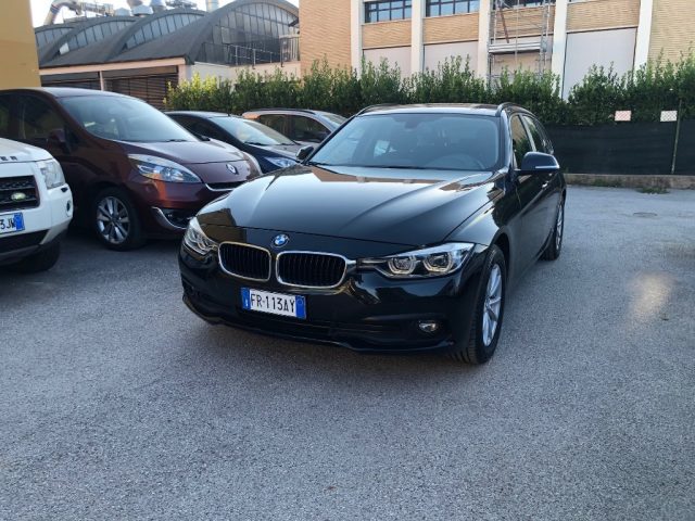 BMW 320 d xDrive Touring Immagine 0