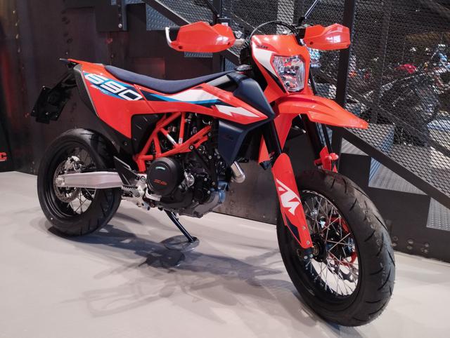 KTM 690 SMC 690 SMC Immagine 1