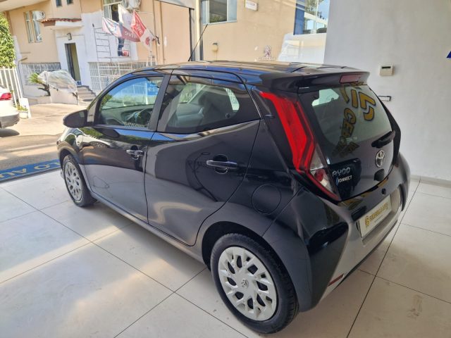 TOYOTA Aygo Connect 1.0 VVT-i 72 CV 5 porte x-cool Immagine 1