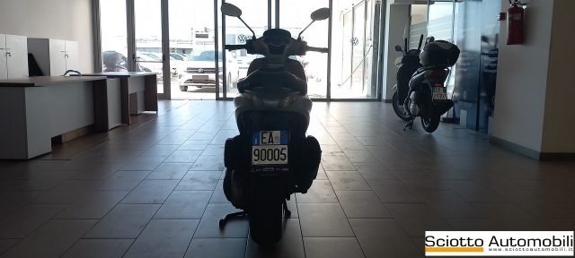 PIAGGIO Beverly 350 . Immagine 3