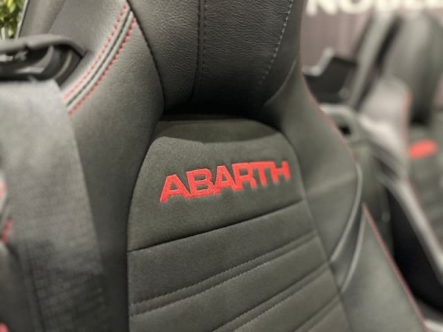 ABARTH 124 Spider 1.4 Turbo MultiAir 170 CV Immagine 4