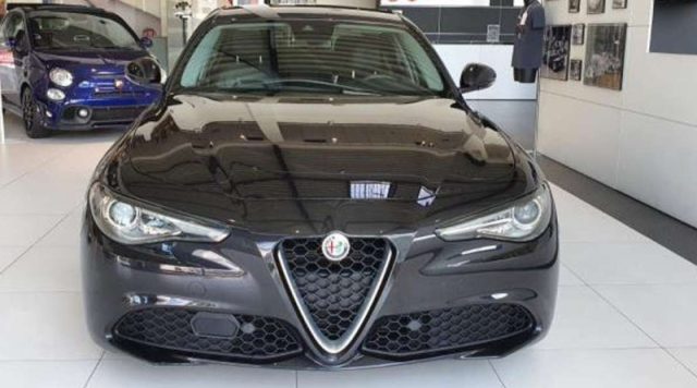 ALFA ROMEO Giulia 2.2 Turbodiesel 136 CV AT8 Super Immagine 4