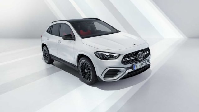 MERCEDES-BENZ GLA 180 d Automatic Business Extra Immagine 3