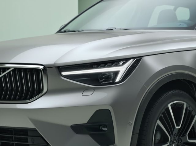 VOLVO XC40 B4 automatico Ultra Black Edition Immagine 4