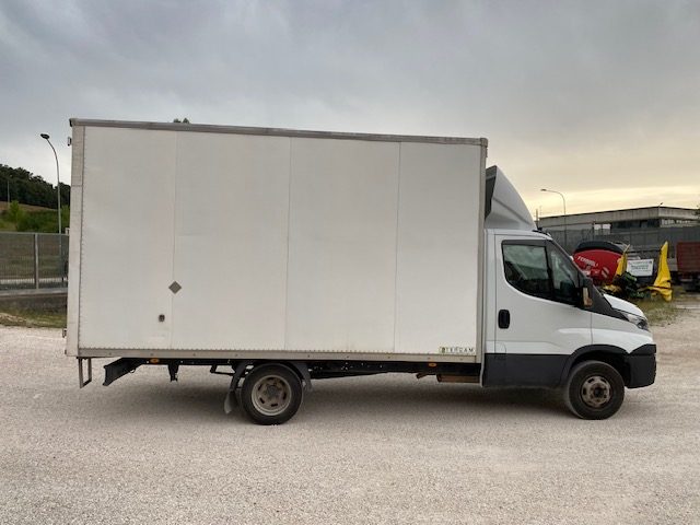 IVECO DAILY 35C14 CAB.  KM 85696 ANNO 2018 Immagine 4