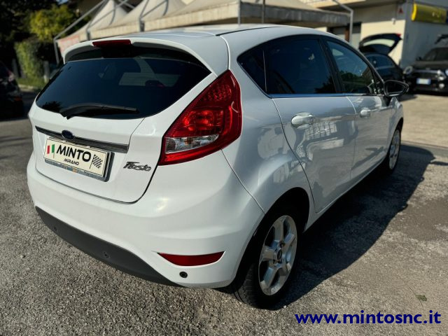 FORD Fiesta 1.4 5 porte Bz.- GPL Titanium Immagine 2