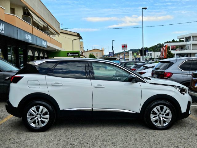 PEUGEOT 3008 BlueHDi 130 S&S EAT8 Business RedAuto Immagine 4