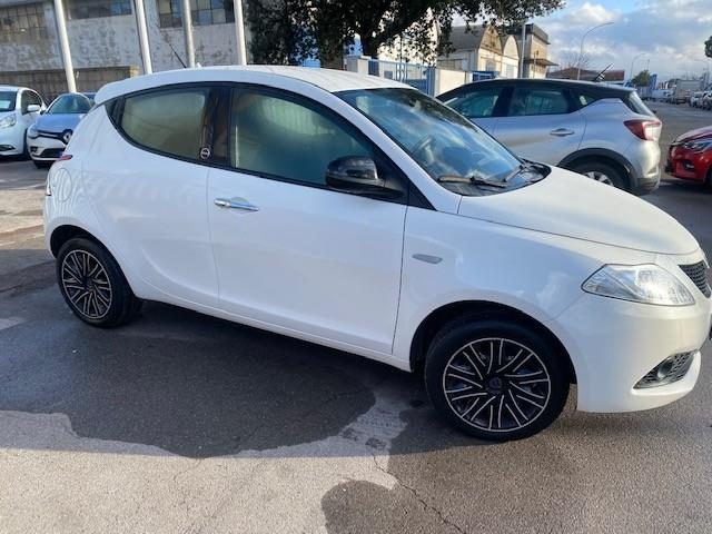 LANCIA Ypsilon 5 Porte 1.2 Ecochic 69cv Platinum my19 Immagine 1