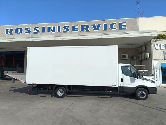 IVECO DAILY  70C18P HI-MATIC FURGONATO BOX SPONDA Immagine 3