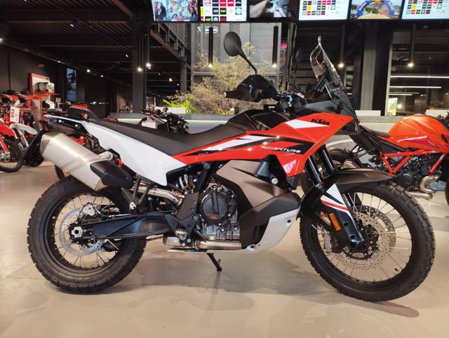 KTM 890 Adventure 2024 Immagine 1