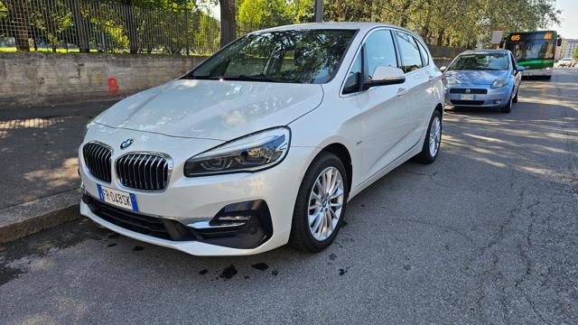 BMW 220 d Active Tourer Luxury aut. Immagine 0