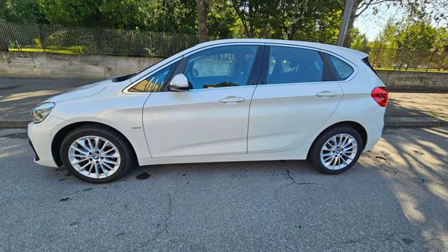 BMW 220 d Active Tourer Luxury aut. Immagine 1