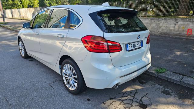 BMW 220 d Active Tourer Luxury aut. Immagine 2