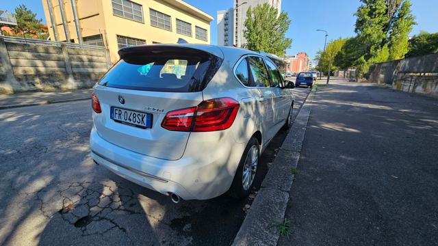 BMW 220 d Active Tourer Luxury aut. Immagine 4