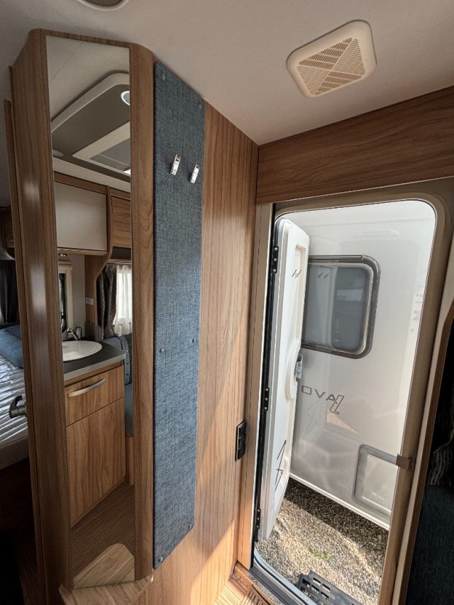 HYMER-ERIBA  NOVALIGHT 470 Immagine 3