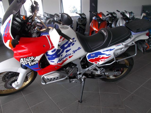 HONDA Africa Twin XRV 750 . Immagine 4