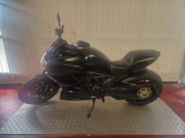 DUCATI Diavel DUCATI DIAVEL 1200 DARK Immagine 1