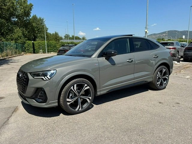 AUDI Q3 SPB 40 TDI quattro S tronic Identity Black Immagine 4