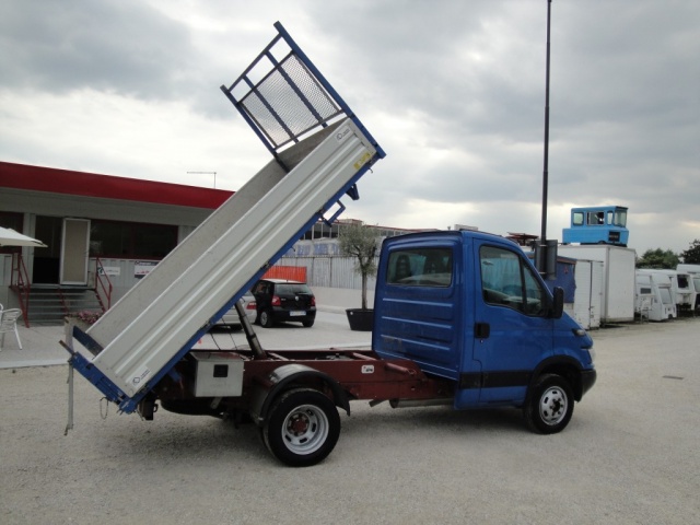 IVECO Daily 35 C 12 2.3 HPI Ribaltabile Immagine 2