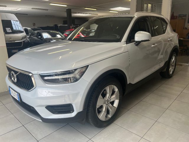 VOLVO XC40 D3 AWD Geartronic Momentum Immagine 0