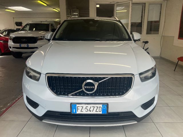 VOLVO XC40 D3 AWD Geartronic Momentum Immagine 1