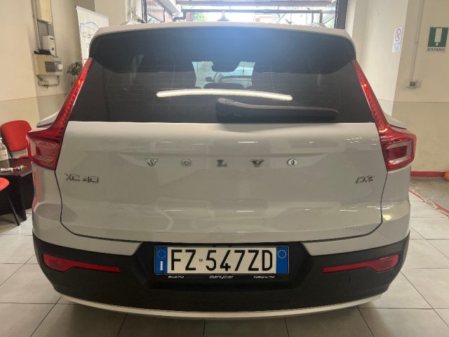 VOLVO XC40 D3 AWD Geartronic Momentum Immagine 4