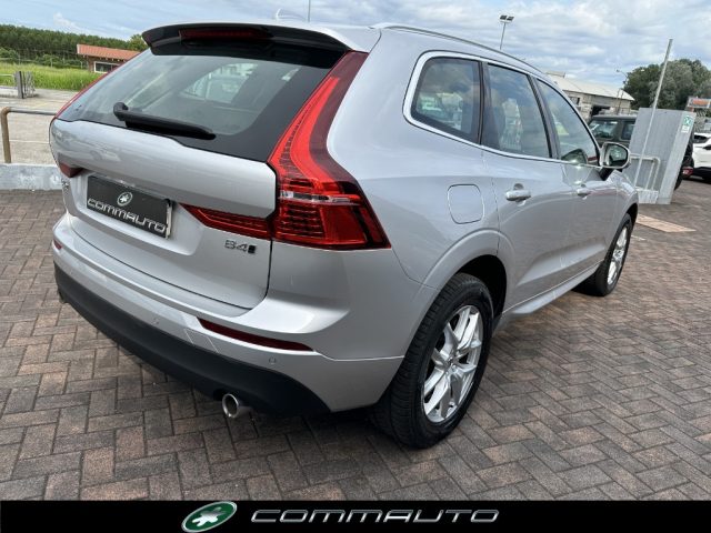 VOLVO XC60 B4 (d) AWD Geartronic Momentum Pro Immagine 2