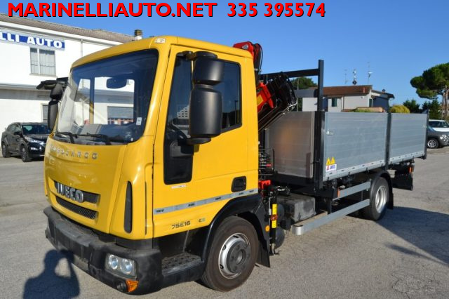 IVECO EUROCARGO  75E16 CON GRU HC60 E RIBALTABILE Diesel 2011 usata, Ferrara