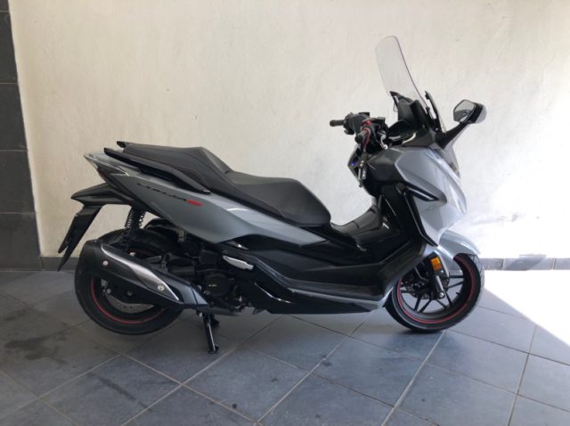 HONDA Forza 300 Scooter Immagine 0