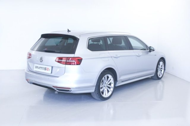 VOLKSWAGEN Passat Variant 2.0 TDI SCR 190 CV 4MOTION DSG R-LINE BMT Immagine 4