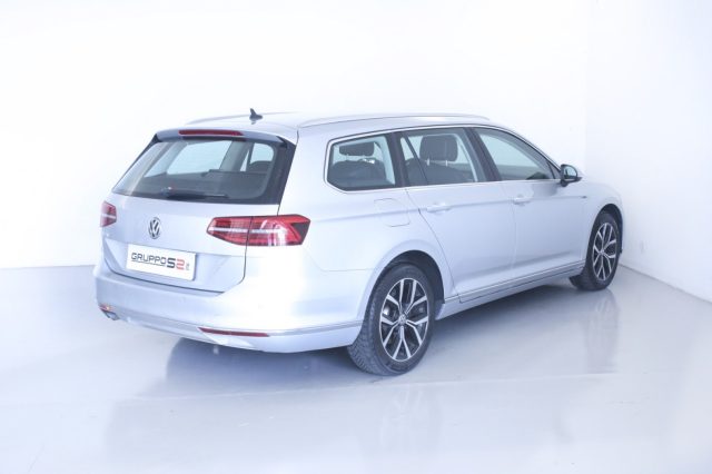 VOLKSWAGEN Passat Variant 2.0 TDI SCR 190 CV 4MOTION DSG Executive BMT Immagine 4