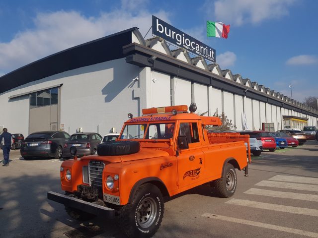 land rover defender carro atrezzi