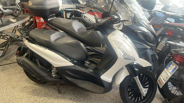 PIAGGIO Beverly 300 i.e. Street Immagine 0