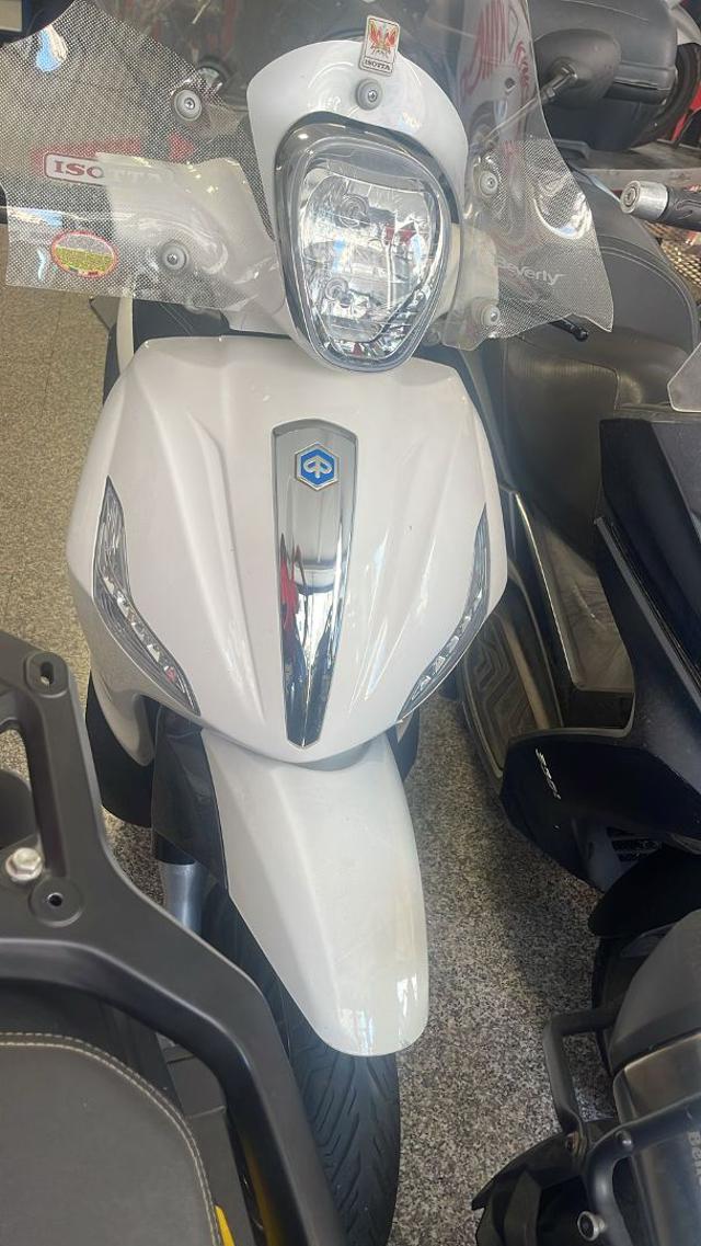 PIAGGIO Beverly 300 i.e. Street Immagine 1