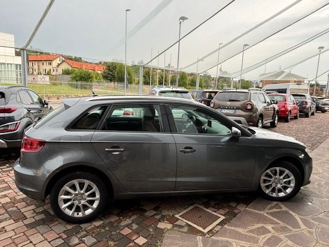 AUDI A3 SPB 1.6 TDI clean diesel Attraction Immagine 2