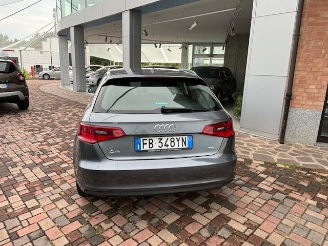 AUDI A3 SPB 1.6 TDI clean diesel Attraction Immagine 4