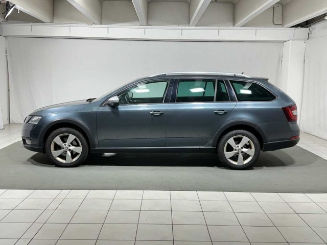 SKODA Octavia 2.0 TDI SCR 184 CV DSG Wagon 4x4 Scout Immagine 1